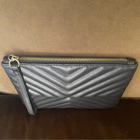 ASOS Design Quilted Zip Top Clutch Bag - Picture 6 of 11